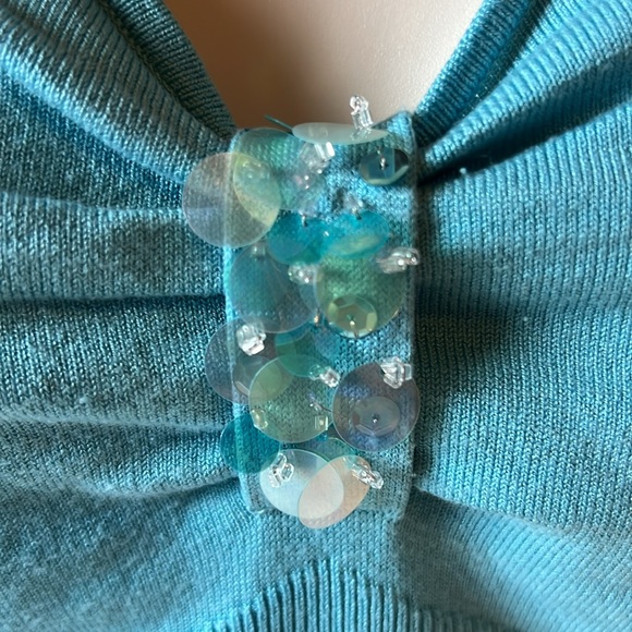 🌼CEST CITY LIGHT BLUE V NECK TOP WITH SEQUINS - SIZE SMALL🌼 - Picture 8 of 14
